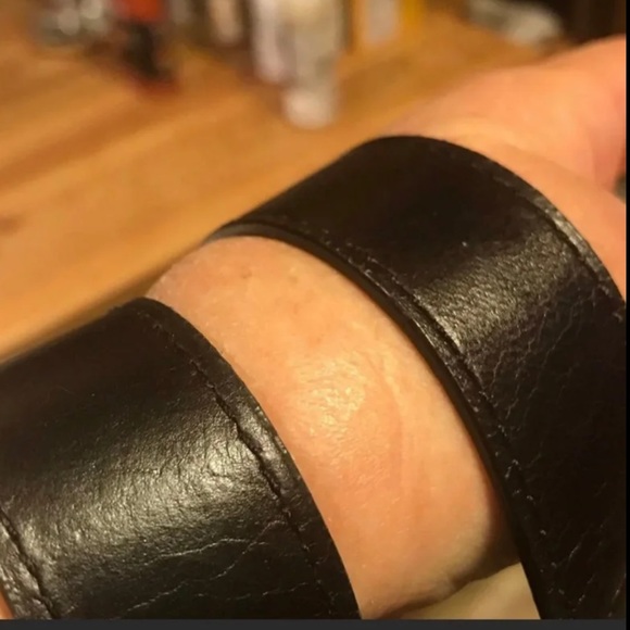 Michael Kors Bucket Bag Gold Chained “Devon” - Picture 8 of 16